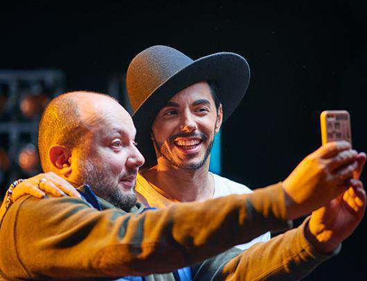 Тимур Родригез и режиссер клипа Александр Игудин. Фото: материалы пресс-служб.