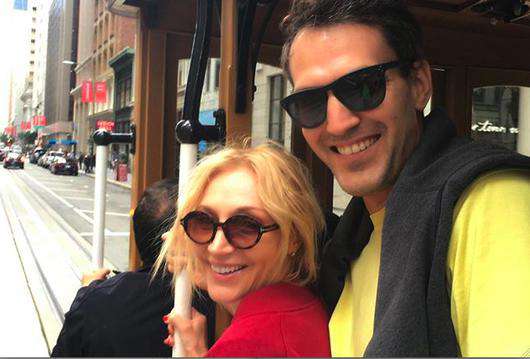 С мужем Михаилом Земцовым в трамвайчике в Сан-Франциско. Фото: социальные сети