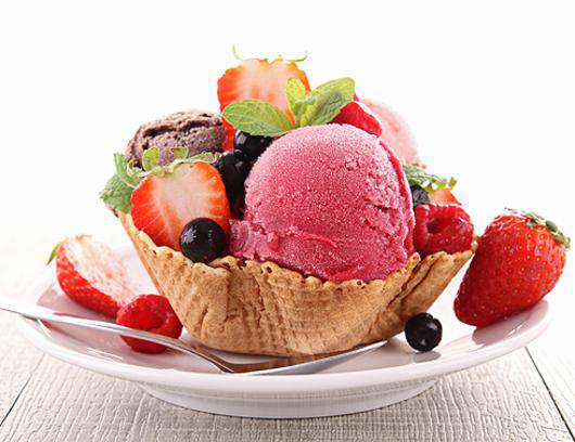 Качество мороженого можно определить по стаканчику. Фото: Fotolia/PhotoXPress.ru.