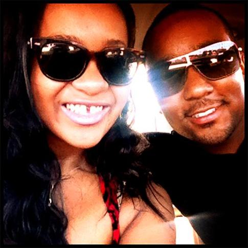 Дочь Уитни Хьюстон обручилась с братом