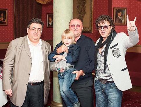 Рома Жуков открыл ресторан для взрослых