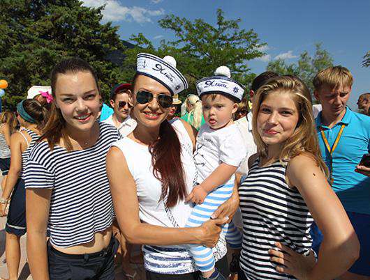 Эвелина Бледанс с сыном в Крыму. 