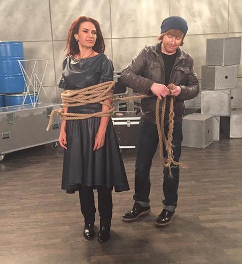 Зачем Эвелину Бледанс связали веревками?