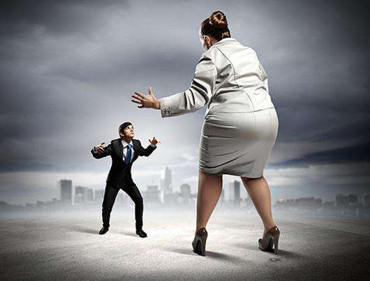 Зачем жены душат своих мужей чрезмерной заботой? Фото: Lori.ru.