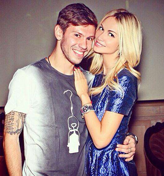 Федор Смолов и Виктория Лопырева. Фото: Instagram.com/lopyrevavika.