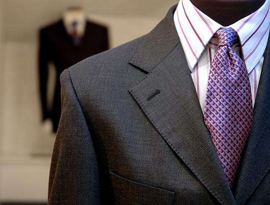 Помогаем мужу справиться с гардеробом. Фото: Fotolia/PhotoXPress.ru.