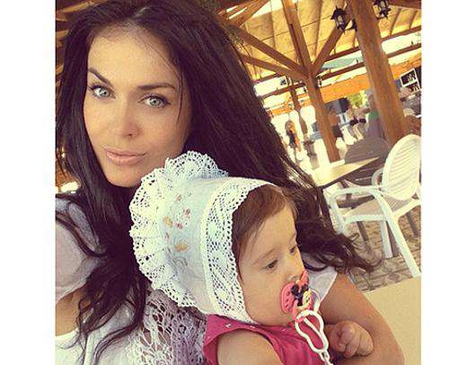 Таня Терешина с дочкой. Фото: Instagram.com/tanya_tereshina.