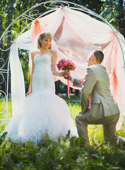 Помолвка - один из самых романтичных моментов в жизни любой девушки.