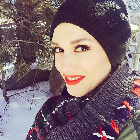 Гвен Стефани красит сыновьям ногти и одевает в юбки