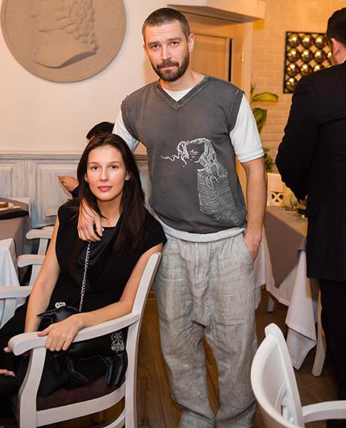 Владимир Кристовский вывел в свет молодую жену