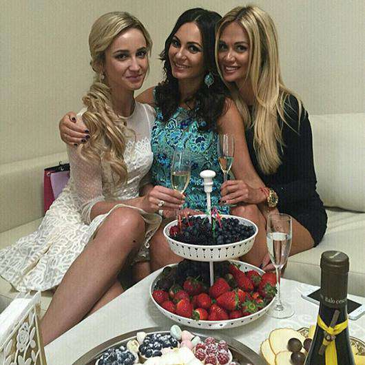 Ольга Бузова, Инна Жиркова и Виктория Лопырева. Фото: Instagram.com/innazhirkova.