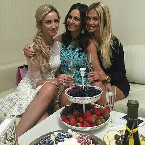 Беременная Инна Жиркова открыла свое ателье