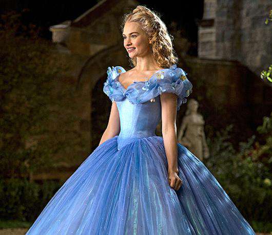 Лили Джеймс. Кадр из фильма Золушка.
