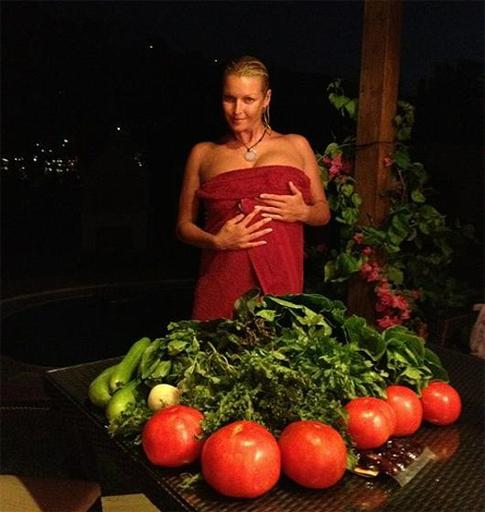 Анастасия Волочкова избавляется от «беременности»