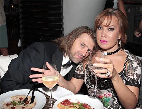 Азиза выбирает суррогатную мать