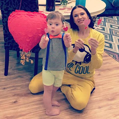 Эвелина Блёданс решила помогать родителям «солнечных детей»