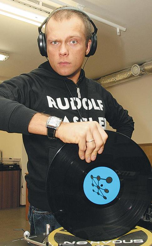 Диджей Грув покидает Россию