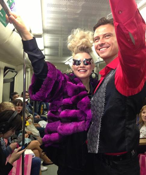 Лена Ленина впервые спустилась в московское метро