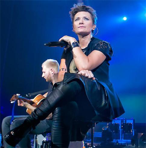 Диана Арбенина сняла клип в собственном гараже