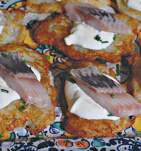 Готовим овощные драники с селедкой