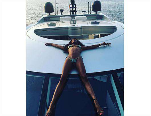 Наоми Кэмпбелл опубликовала фото с яхты. Фото: Instagram.com/iamnaomicampbell.