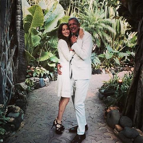 Джефф Голдблюм сделал предложение подруге вдвое младше себя