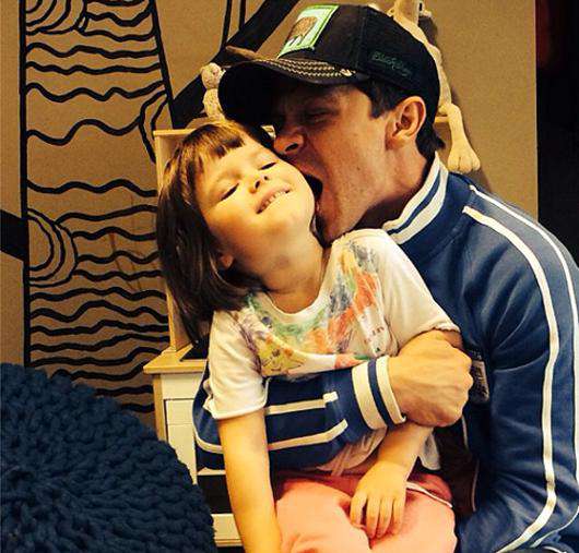 Павел Деревянко с дочерью. Фото: Instagram.com.