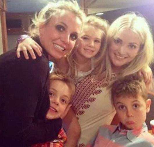 Бритни и Джейми Линн Спирс с детьми. Фото: Instagram.com/jamielynnspears. 
