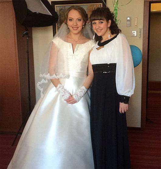 Галина Боб с сестрой в день свадьбы. Фото: Instagram.com/galina_bob_. 
