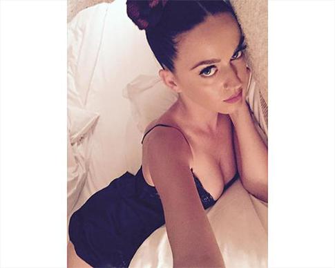 Кэти Перри притворилась Лолитой