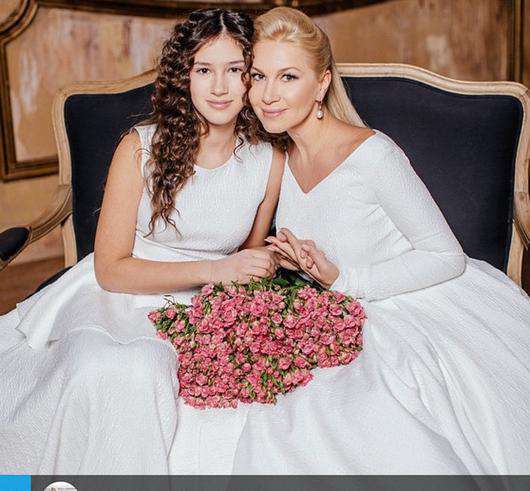 Дина и Екатерина в фотосессии для модного дома. Фото: Yulia Prohorova Beloe Zoloto и instagram.com/odintsovaprtrend