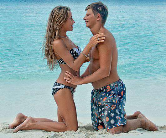 Андрей и Юля познакомились в 2005 году. Перед тем как пожениться, они два года проверяли свои чувства. Фото: личный архив Андрея Аршавина.