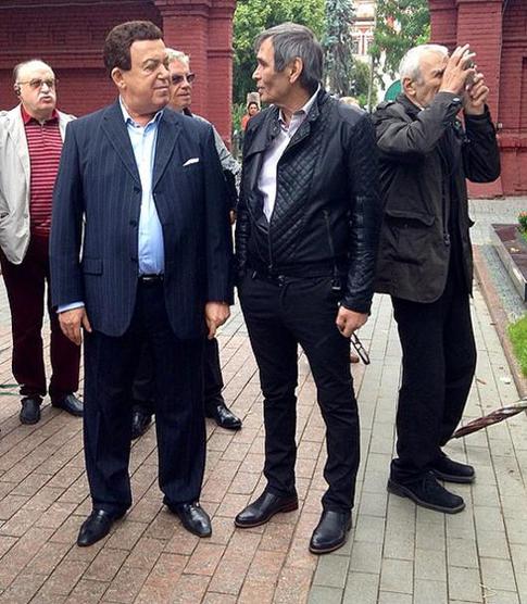 Кобзон и Алибасов посмотрели места на кладбище