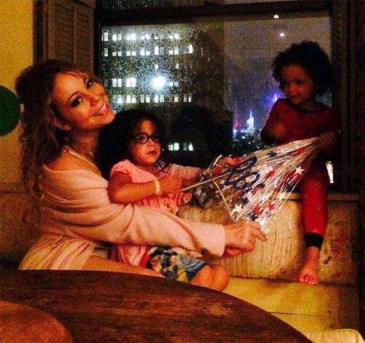 Мэрайя Керри с детьми. Фото: Instagram.com/mariahcarey.