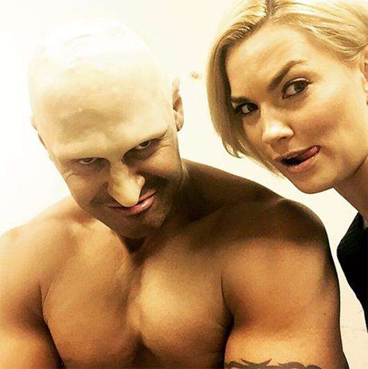 Стас Костюшкин с женой в гриме. Фото: Instagram.com/stas_kostyushkin_official.