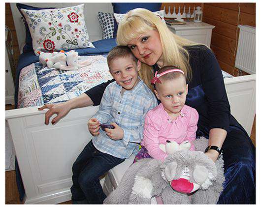 Маргарита Суханкина с детьми.