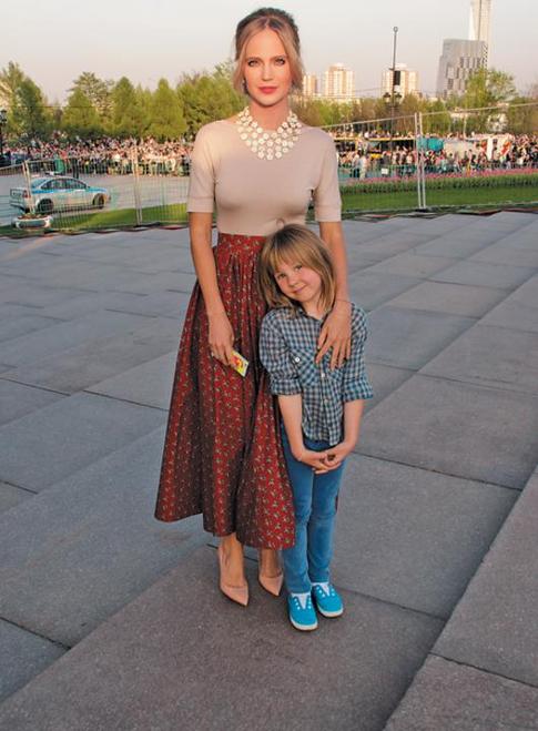 Дочь Глюкозы снялась для обложки глянцевого журнала