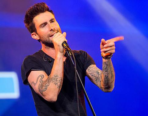 Солист группы Maroon 5 женится