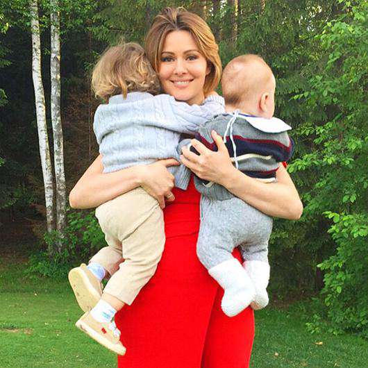 Мария Кожевникова с сыновьями. Фото: Instagram.com/mkozhevnikova.