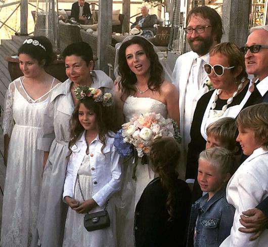 В эту субботу Алиса Хазанова и Дмитрий Шохин устроили свадебную вечеринку для родных и близких. Фото: Instagram.com.