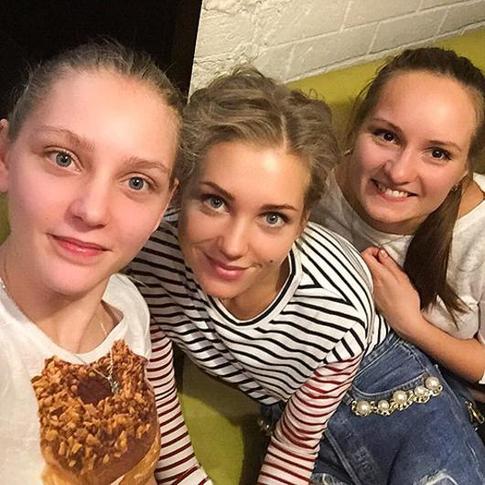 Кристина Асмус впервые показала родную сестру