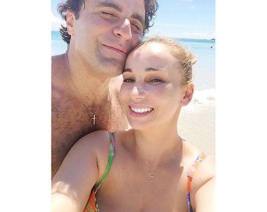 Анфиса Чехова и Грам Баблишвили поженились 22 июня на Сейшелах. Фото: Instagram.com/achekhova.