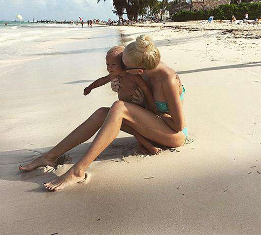 Алена Шишкова с дочерью. Фото: Instagram.com/missalena92.