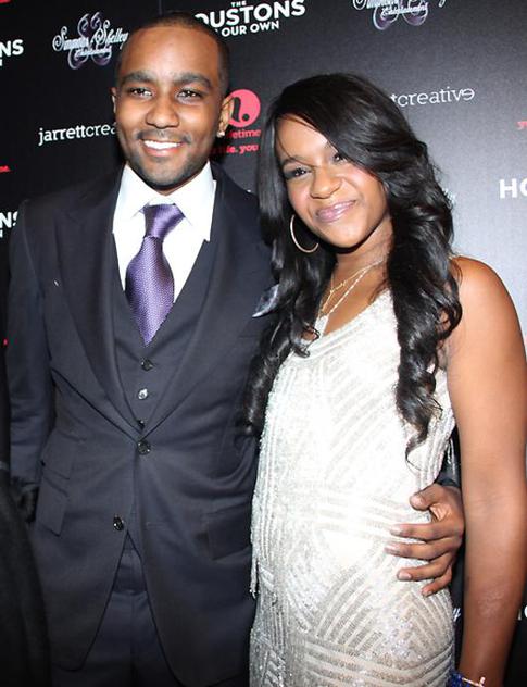 Бойфренд дочери Уитни Хьюстон хочет сорвать ее похороны