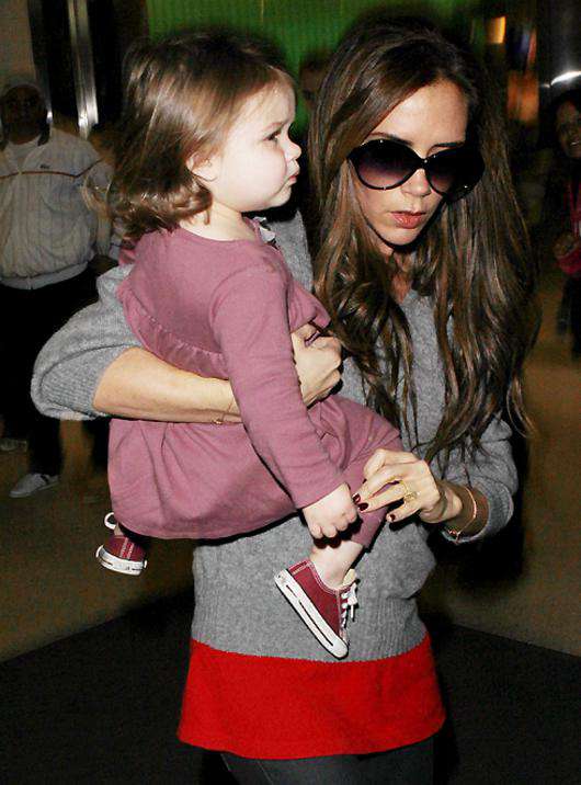 Виктория Бекхэм с дочерью Харпер. Фото: Rex Features/Fotodom.ru.