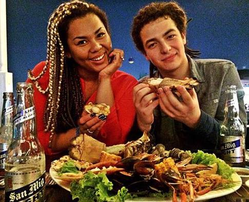 Корнелия Манго отправилась в романтическое путешествие