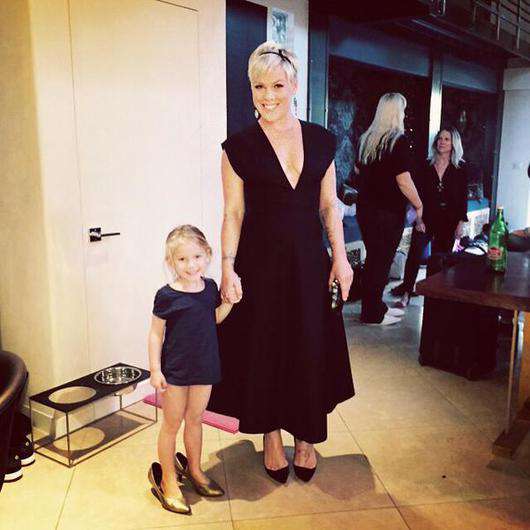 Пинк вместе со своей дочкой. Фото: социальные сети