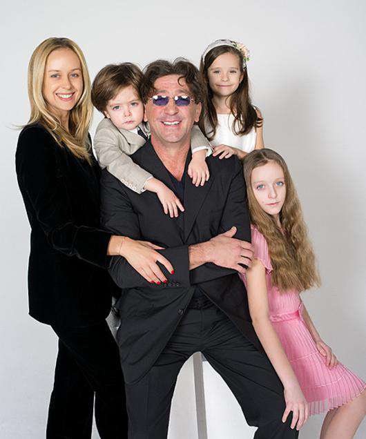 Григорий Лепс с семьей. Фото: www.grigoryleps.ru.