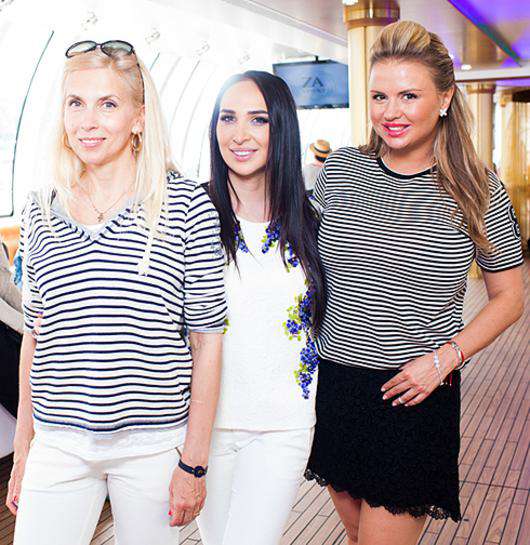 Алена Свиридова, Анастасия Задорина и Анна Семенович.