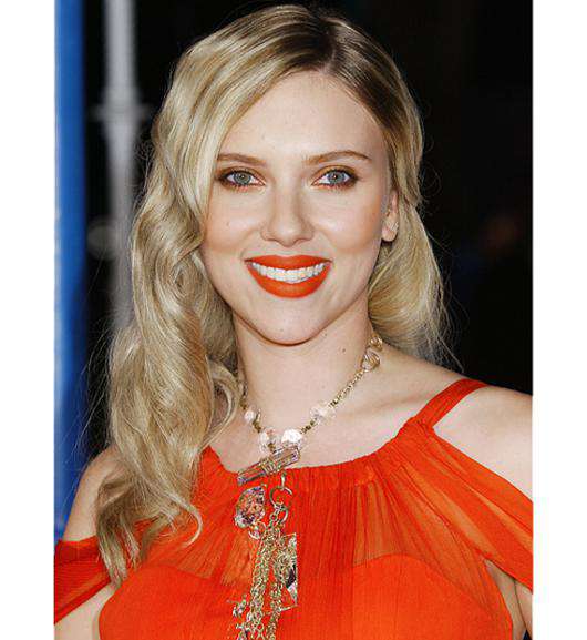 Скарлетт Йоханнссон обожает помаду морковных оттенков. Фото: Rex Features/Fotodom.ru. 
